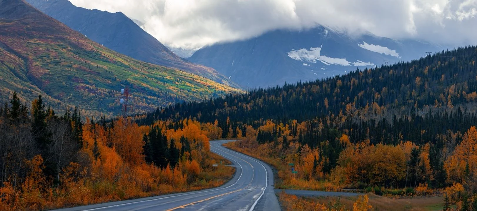Road through mountains representing the journey for entrepreneurs in Dubai and the UAE using the E-2 visa to relocate and run a business in the United States