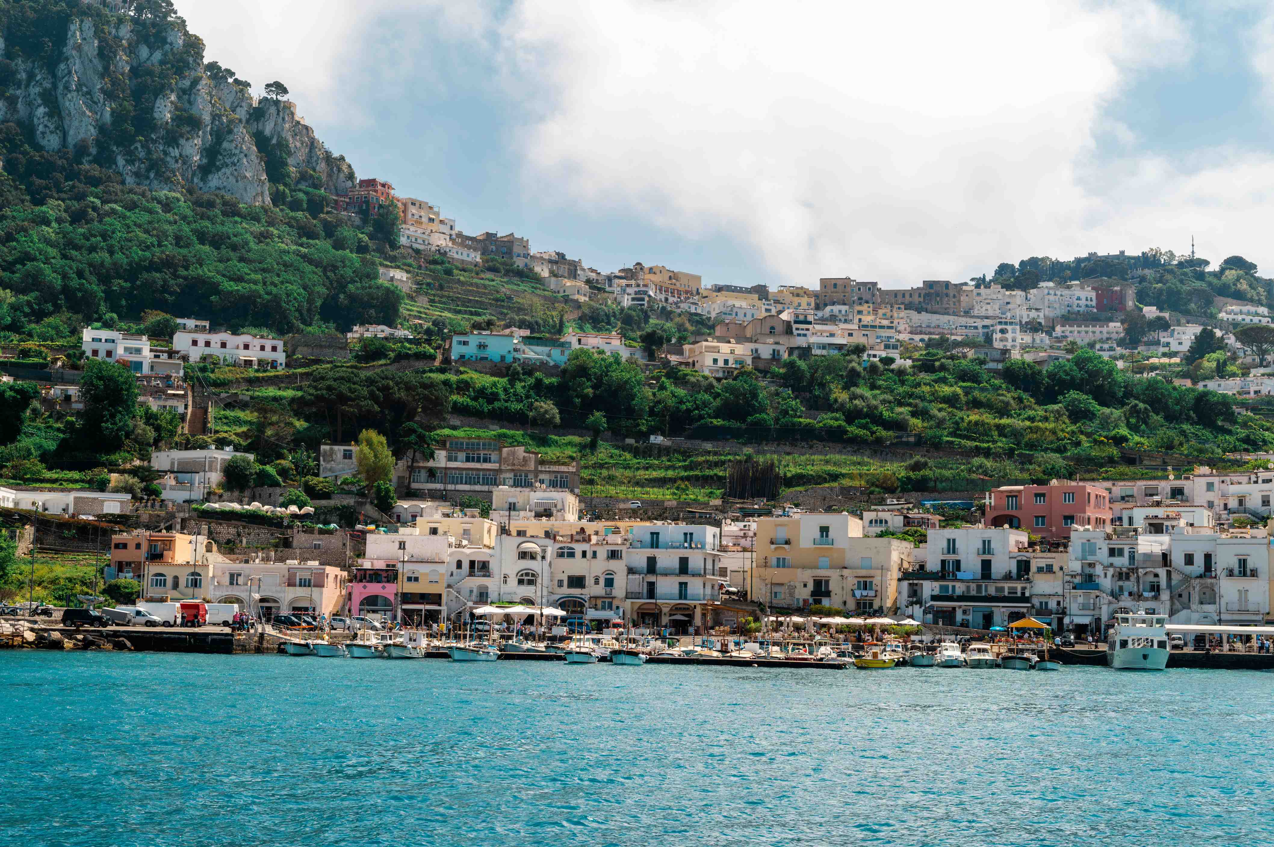 Hero image for our E2 visa lawyer Naples (Napoli) page
